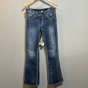 Silver jeans mid rise flare. 28. EUC.